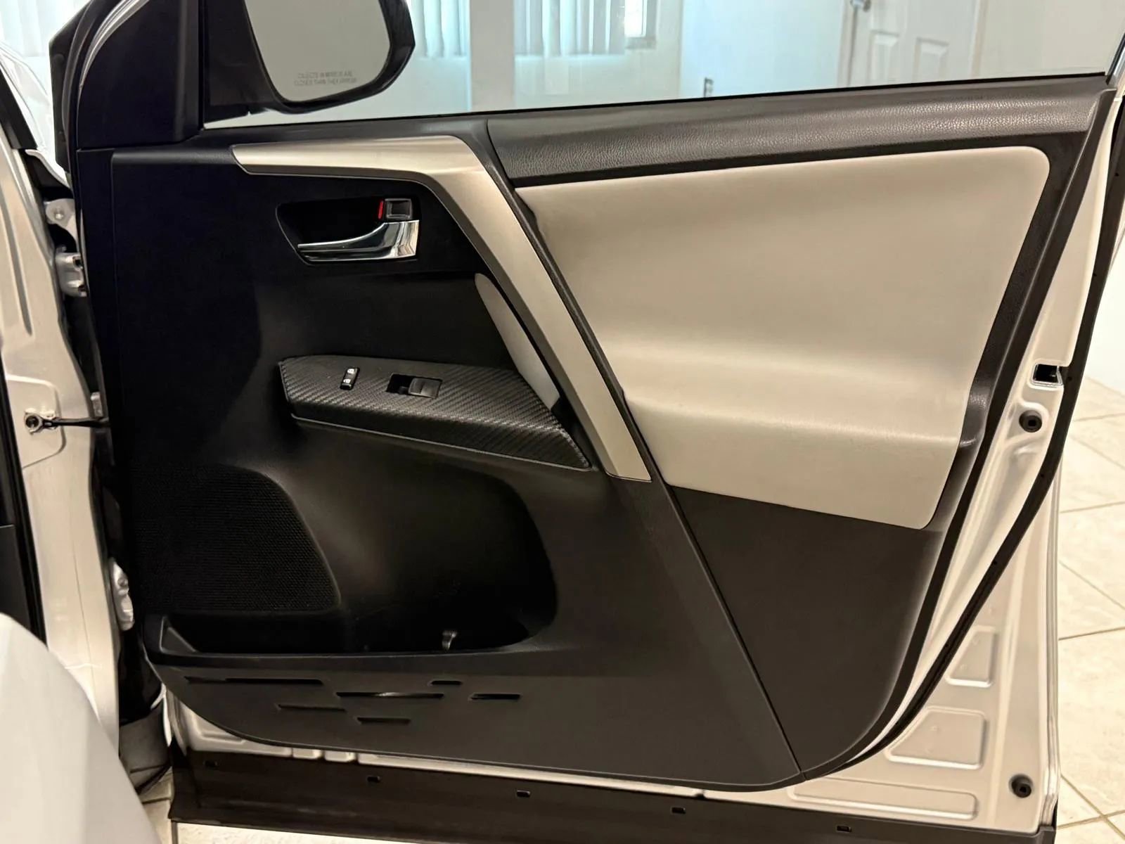 Used 2015 Toyota RAV4 Limited image 40