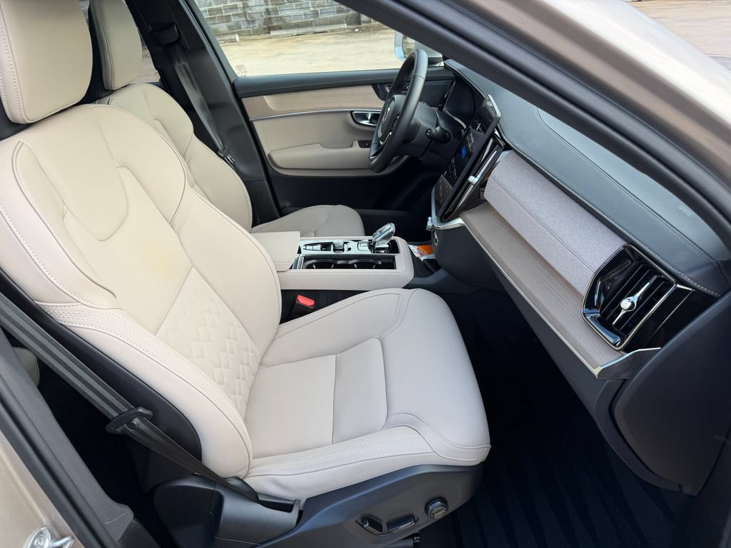 Certified 2025 Volvo XC90 T8 Plus w/ Protection Package Premier AWD/4WD image 22