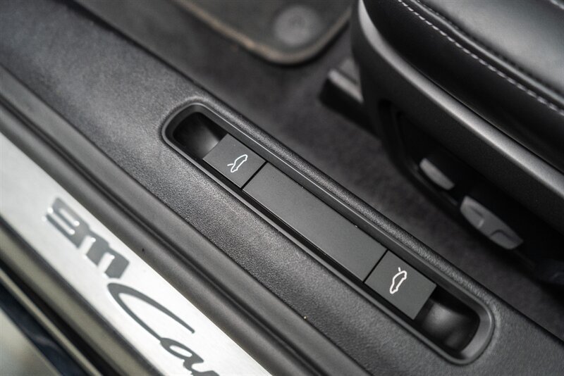 Used 2024 Porsche 911 Carrera RWD image 40