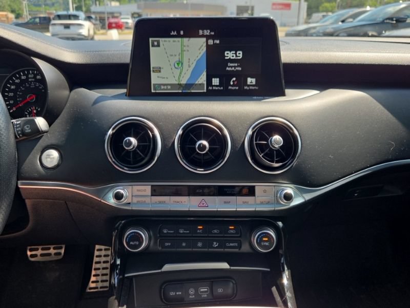 Used 2018 Kia Stinger GT2 AWD/4WD image 13