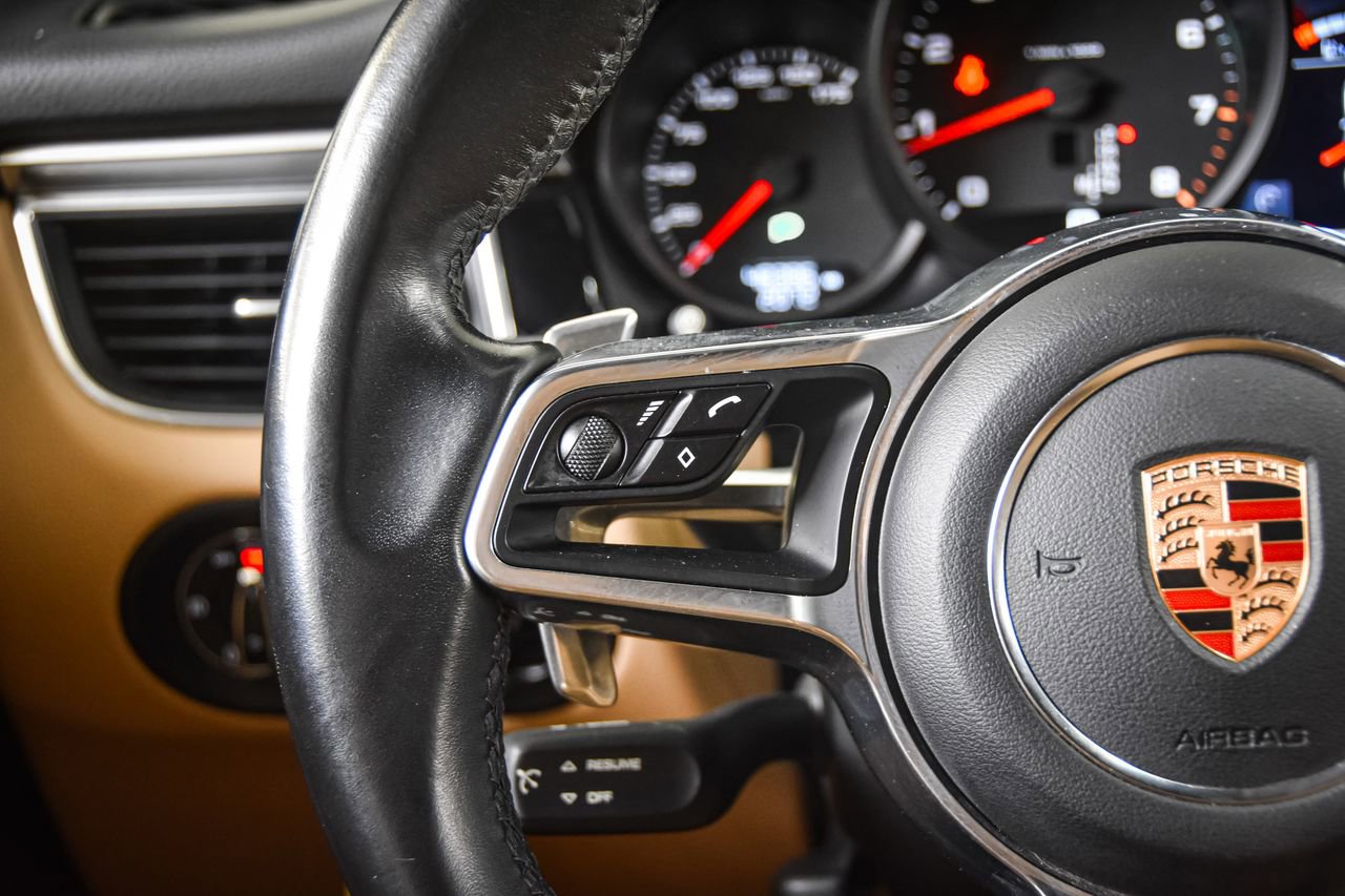 Certified 2018 Porsche Macan image 16