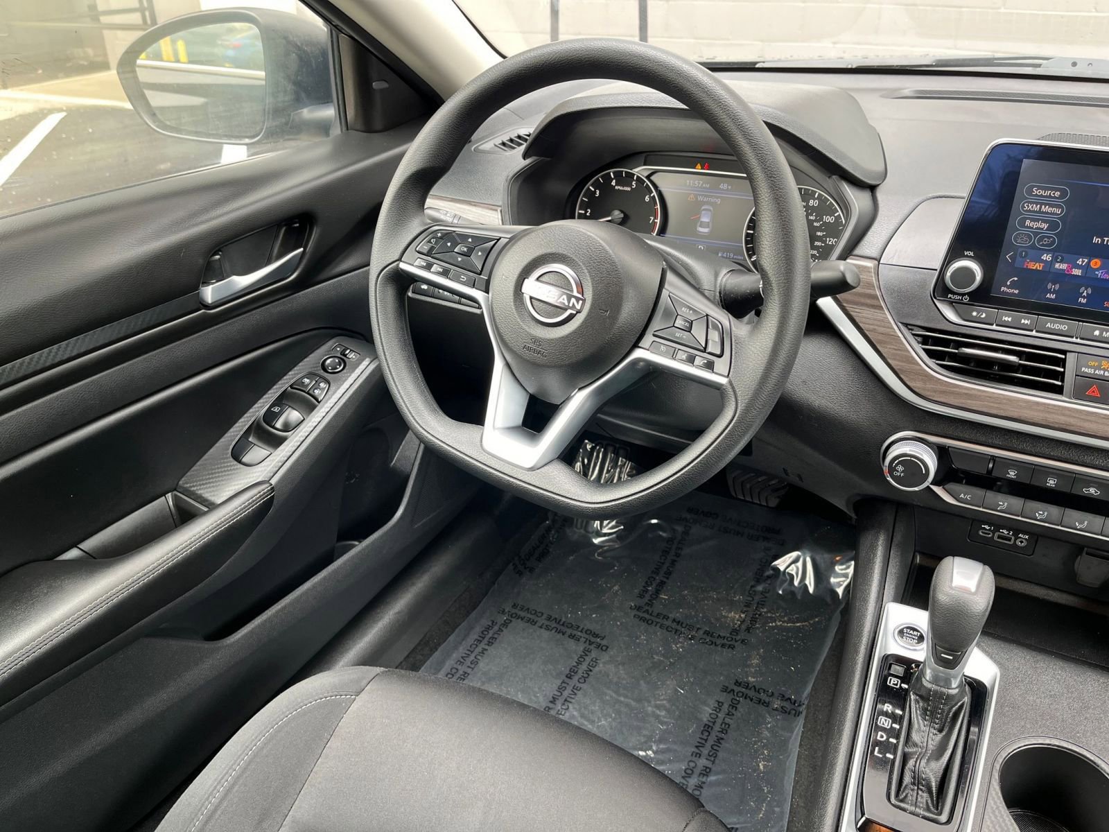 Used 2025 Nissan Altima 2.5 SV FWD image 32