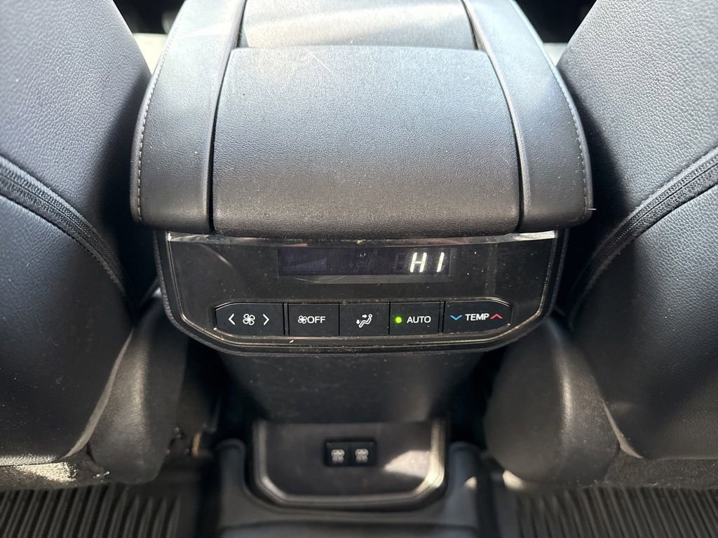 Used 2020 Toyota Highlander XLE image 17