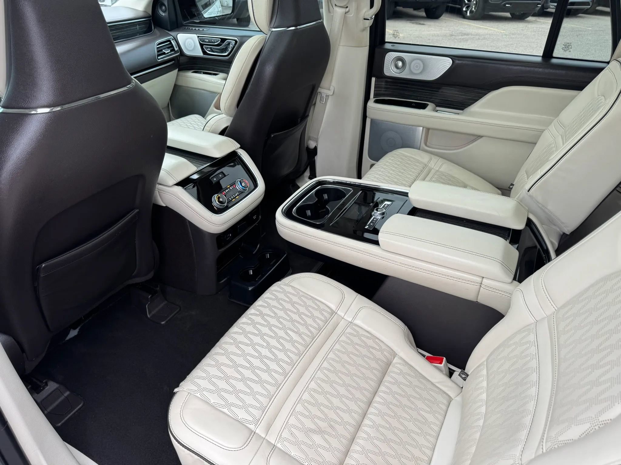 Used 2021 Lincoln Navigator L Black Label w/ Special Edition Package AWD/4WD image 15