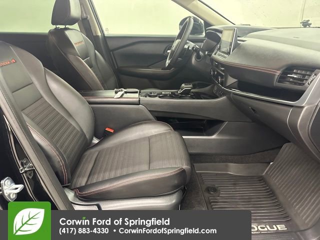 Used 2025 Nissan Rogue SV image 9