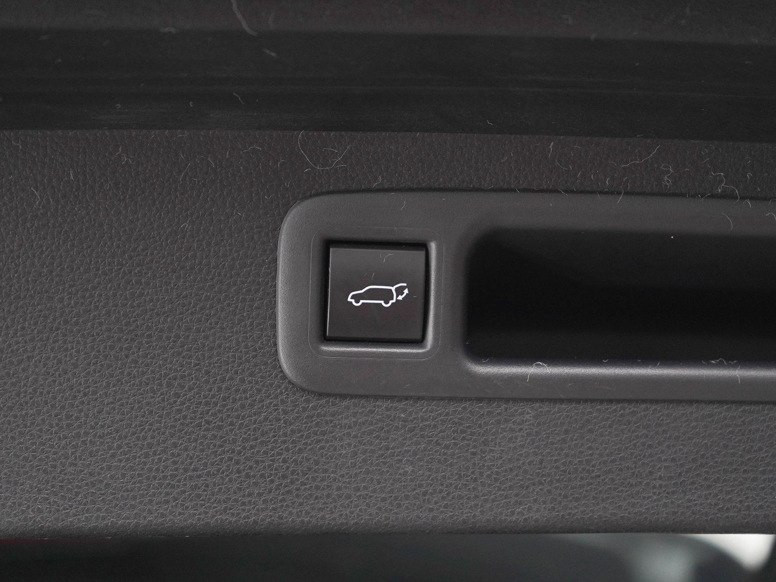 Used 2024 Toyota Highlander LE FWD image 17