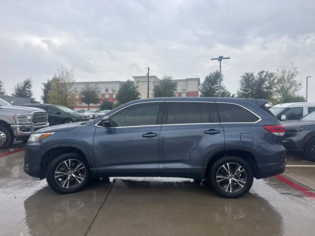 Used 2019 Toyota Highlander Plus FWD image 5