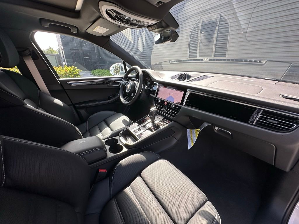 Certified 2025 Porsche Macan S image 37
