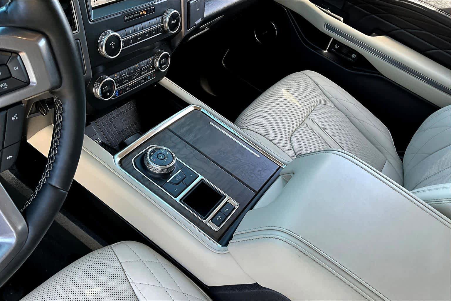 Used 2019 Ford Expedition Max Platinum RWD image 17