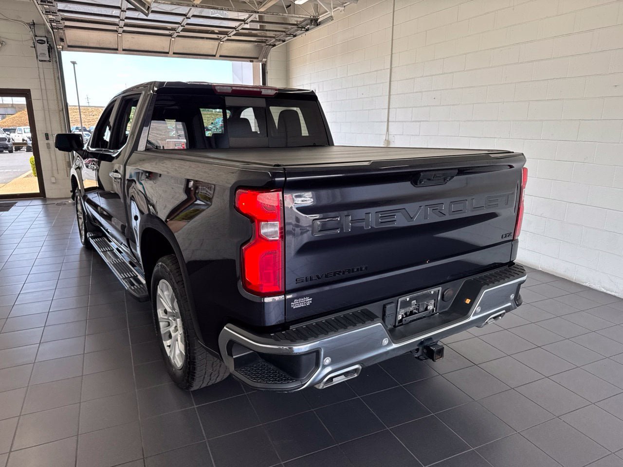 Used 2023 Chevrolet Silverado 1500 LTZ w/ LTZ Convenience Package II AWD/4WD image 6