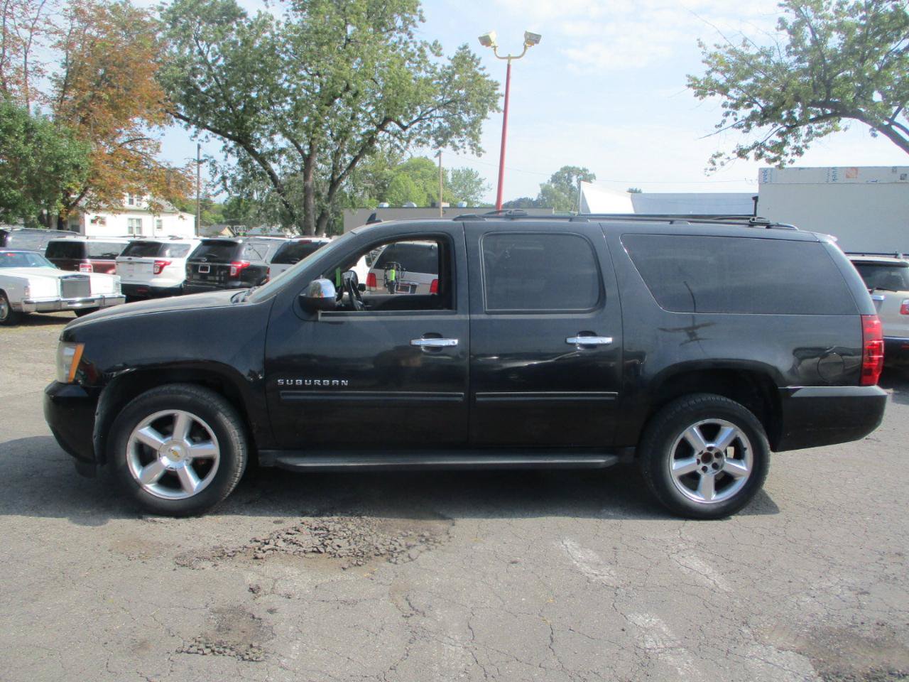 Used 2012 Chevrolet Suburban LS w/ All-Star Edition AWD/4WD image 4