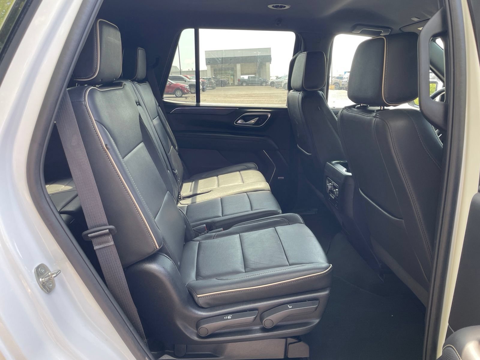 Used 2024 GMC Yukon SLT AWD/4WD image 31