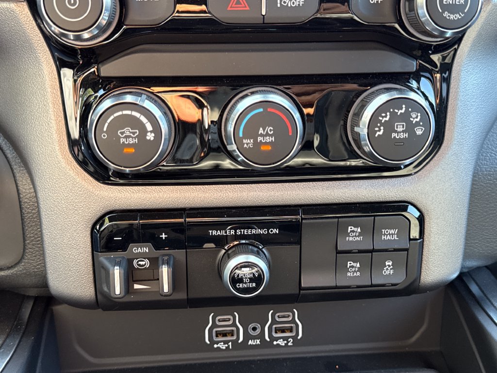 Used 2026 RAM 1500 Express AWD/4WD image 24
