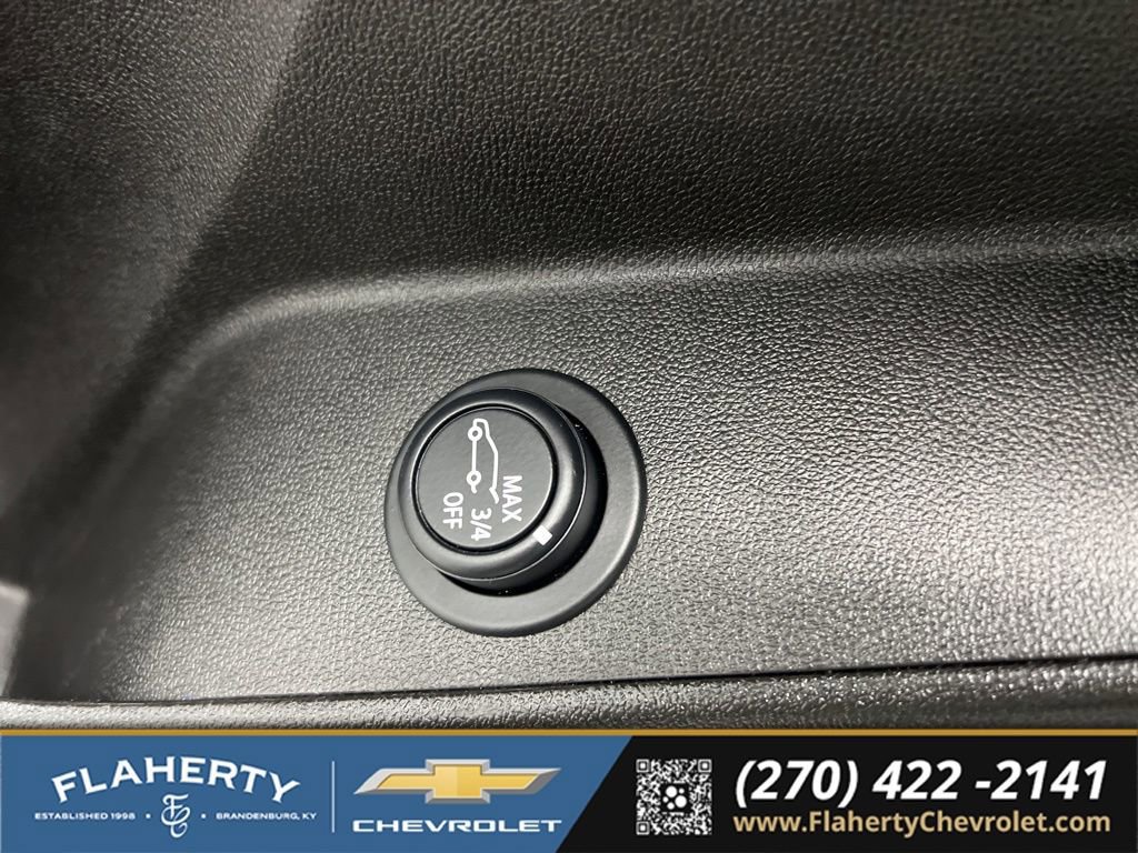 Used 2023 Chevrolet Equinox RS w/ LPO, Floor Liner Package FWD image 21