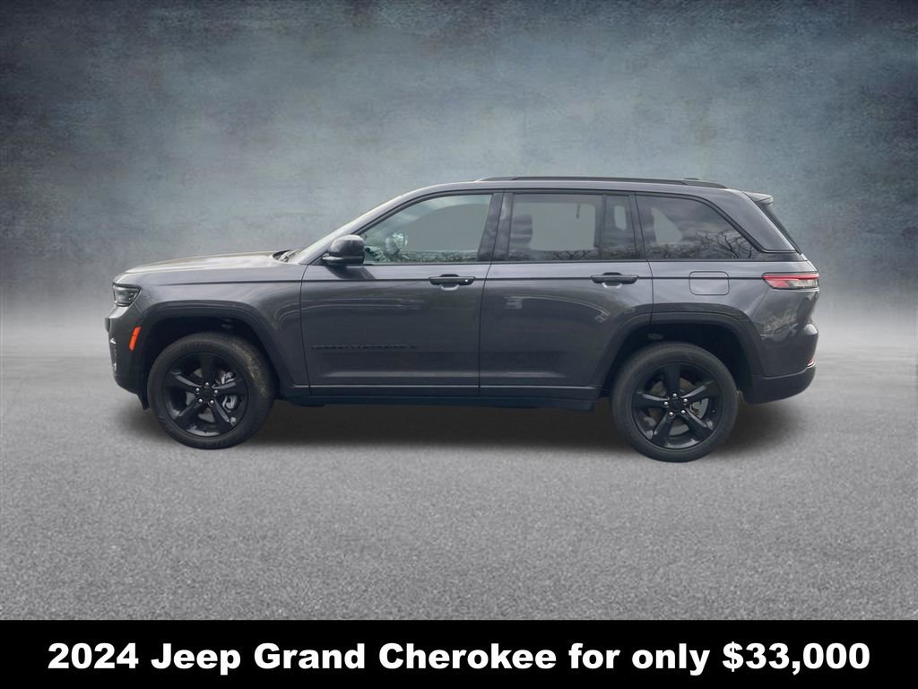 Used 2024 Jeep Grand Cherokee Altitude AWD/4WD image 2