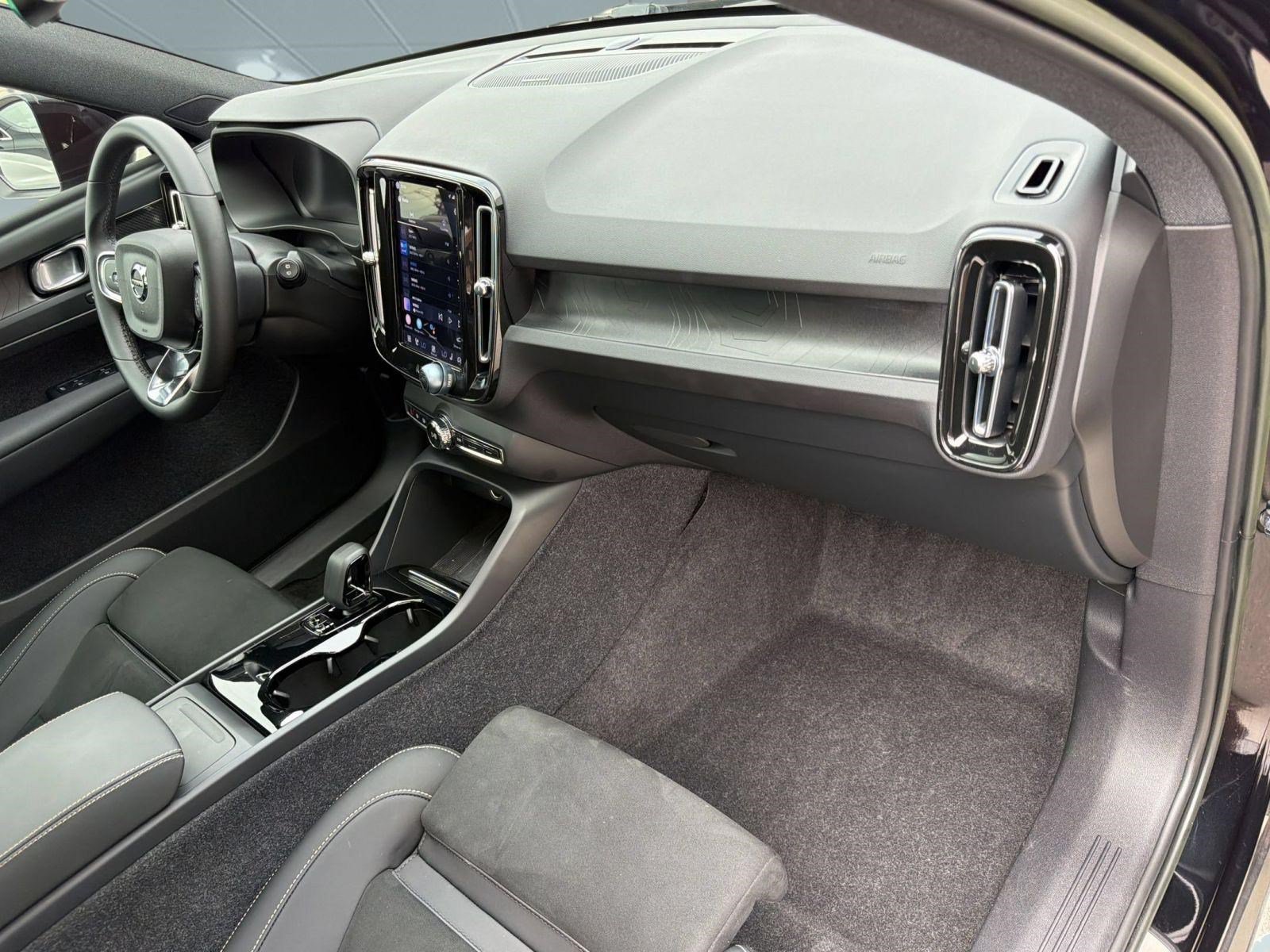 Used 2023 Volvo XC40 Recharge Ultimate AWD/4WD image 31