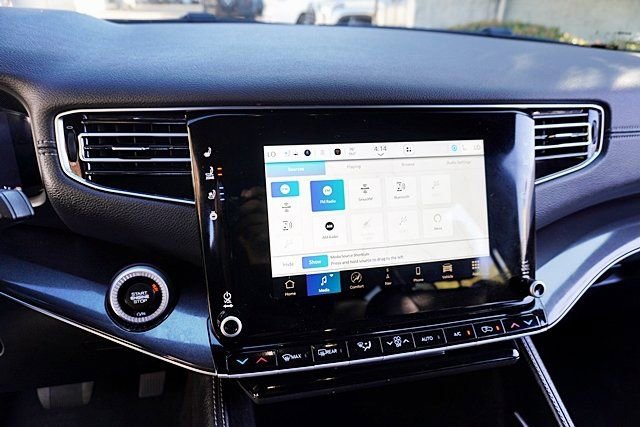 Used 2023 Jeep Wagoneer 2WD image 31