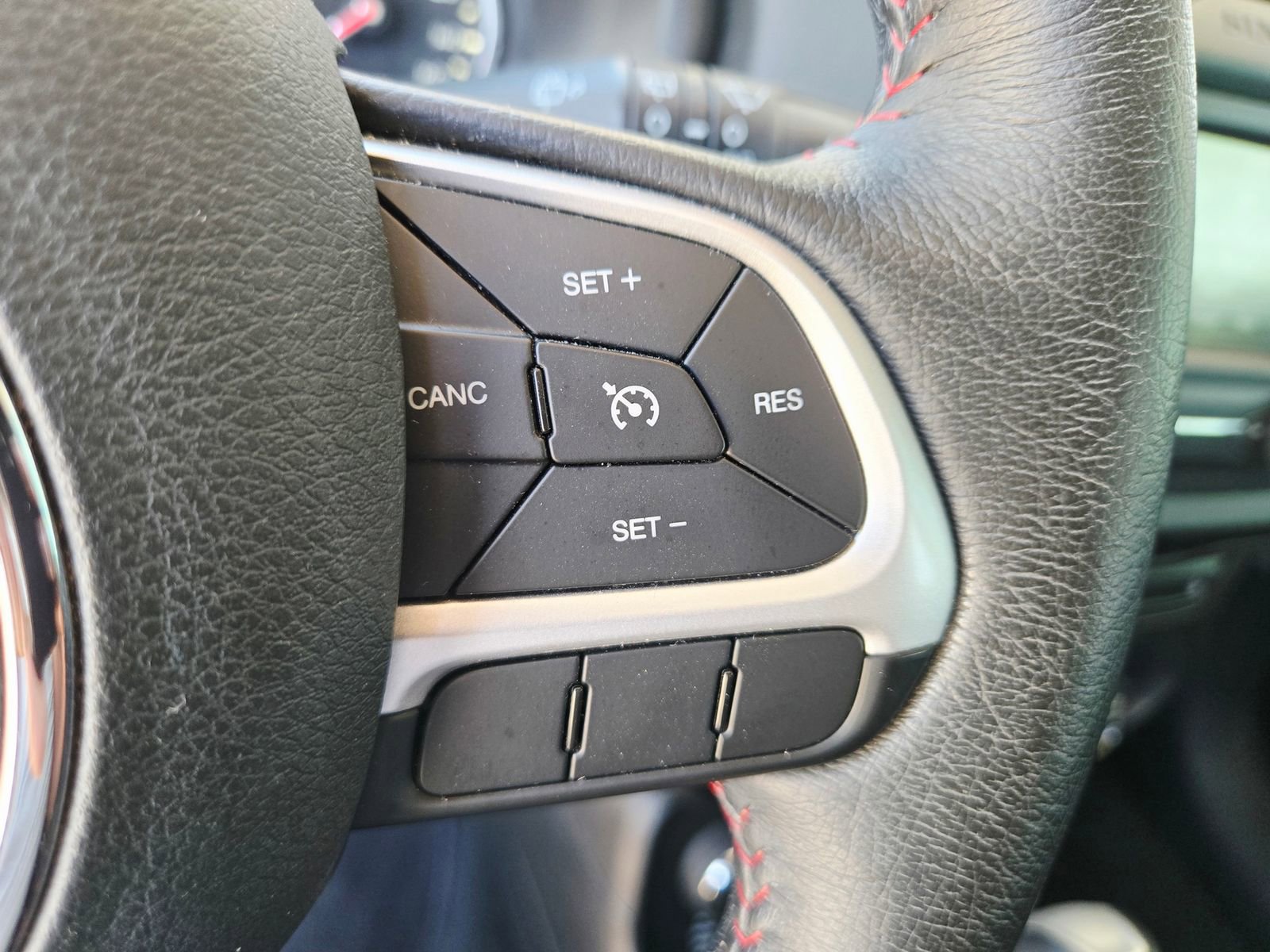 Used 2015 Jeep Renegade Trailhawk w/ Cold Weather Group image 12