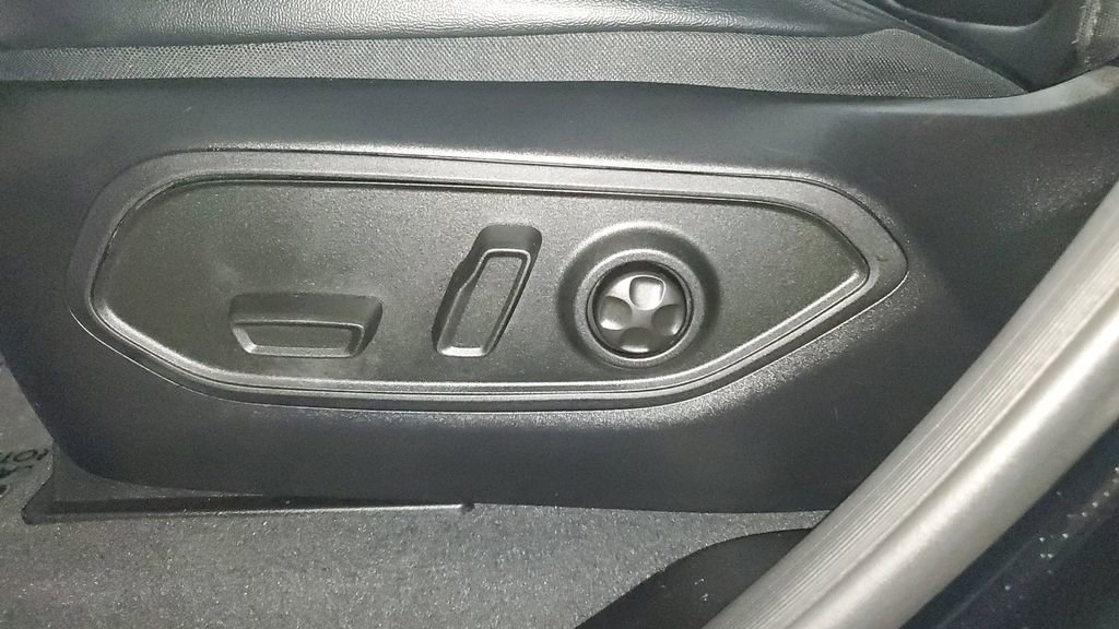 Used 2024 Jeep Grand Cherokee Limited w/ Black Appearance Package image 23