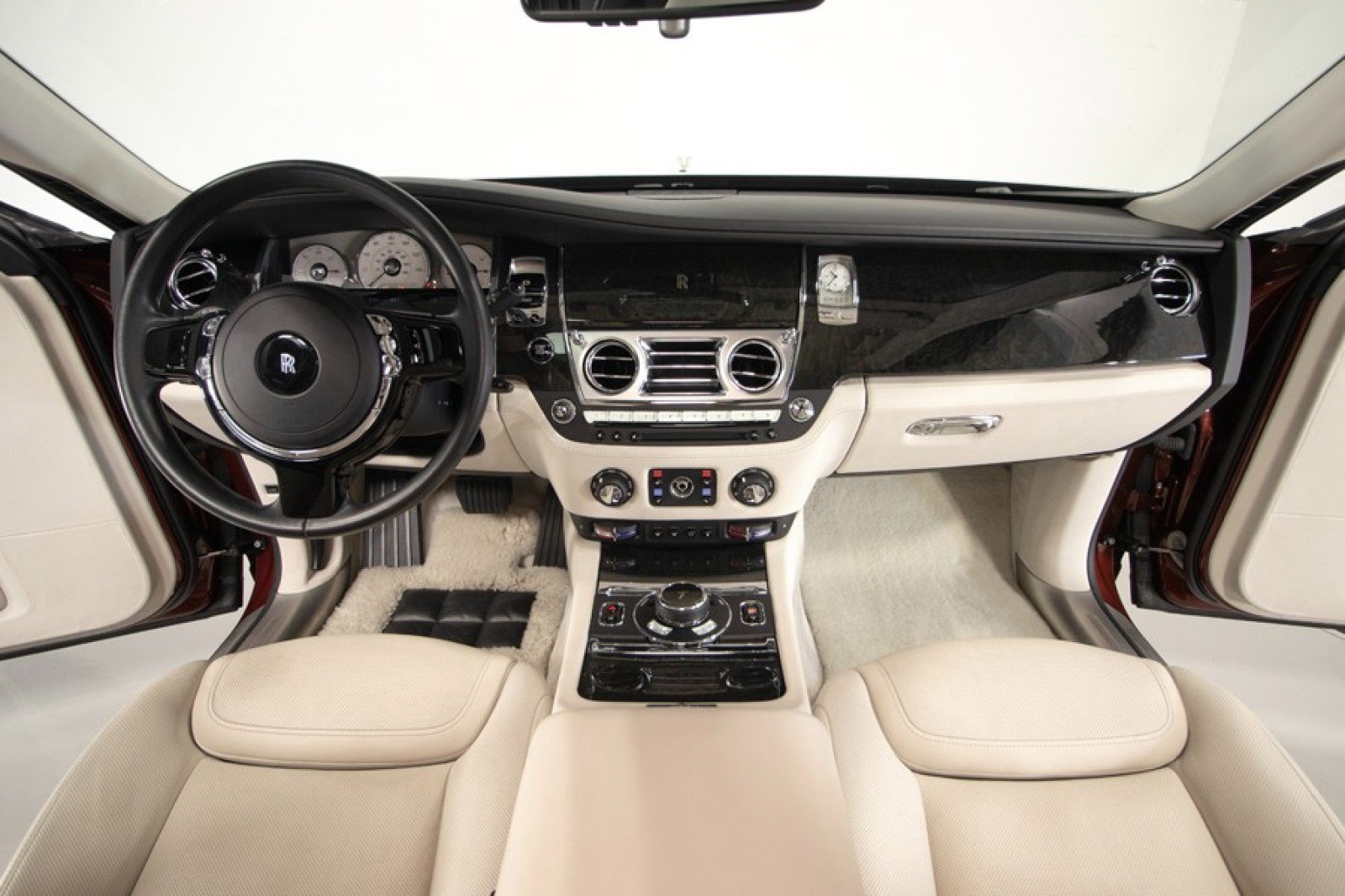 Used 2015 Rolls-Royce Ghost Extended Wheelbase image 29