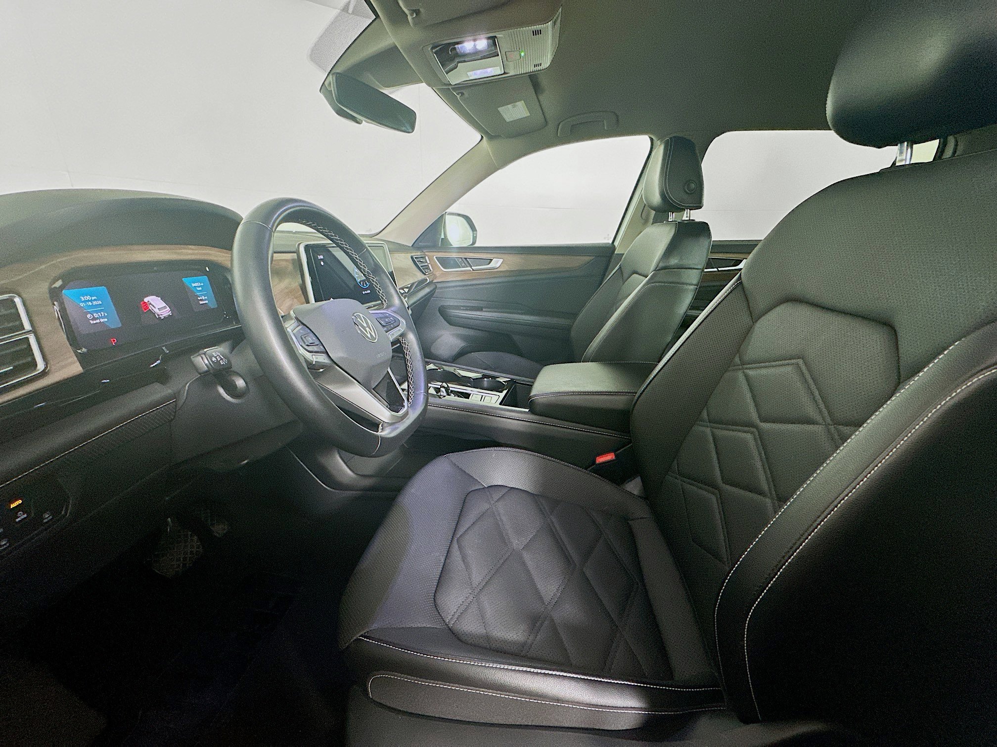 Used 2025 Volkswagen Atlas SE image 13