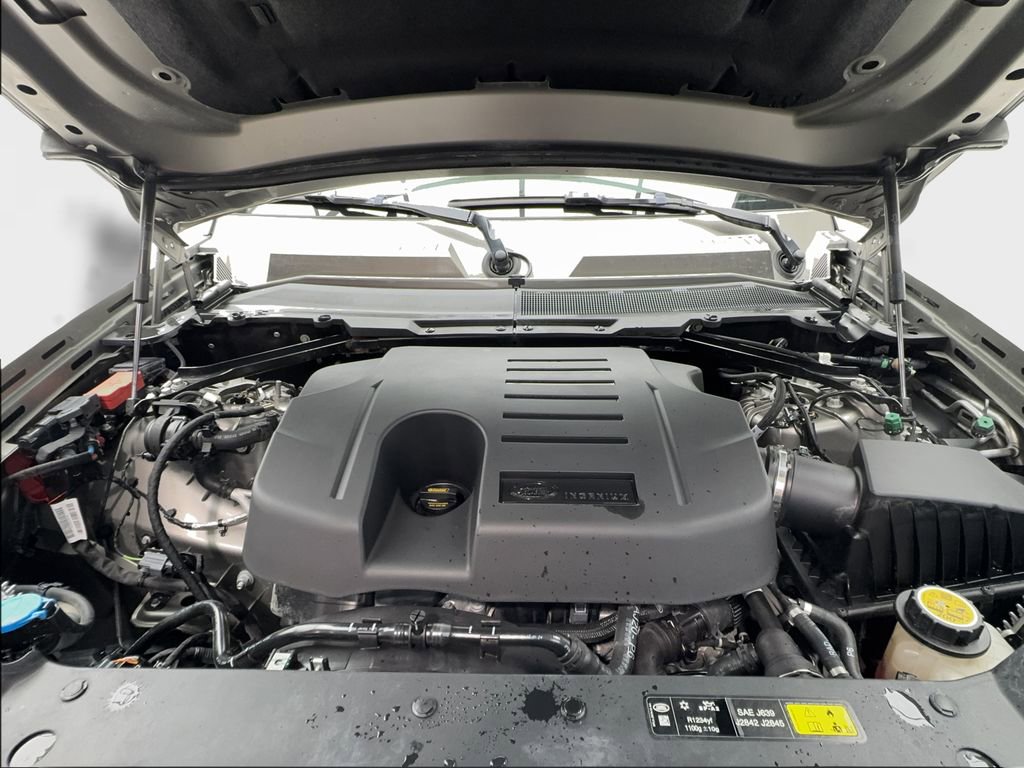 Used 2024 Land Rover Defender 130 S image 17