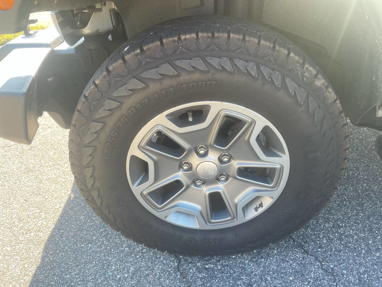 Used 2017 Jeep Wrangler Rubicon w/ Power Convenience Group image 10