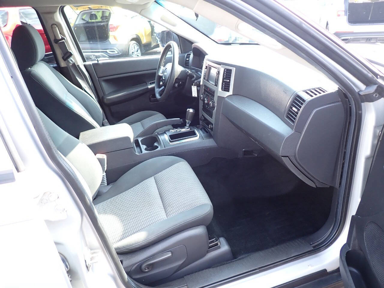 Used 2008 Jeep Grand Cherokee Laredo AWD/4WD image 10