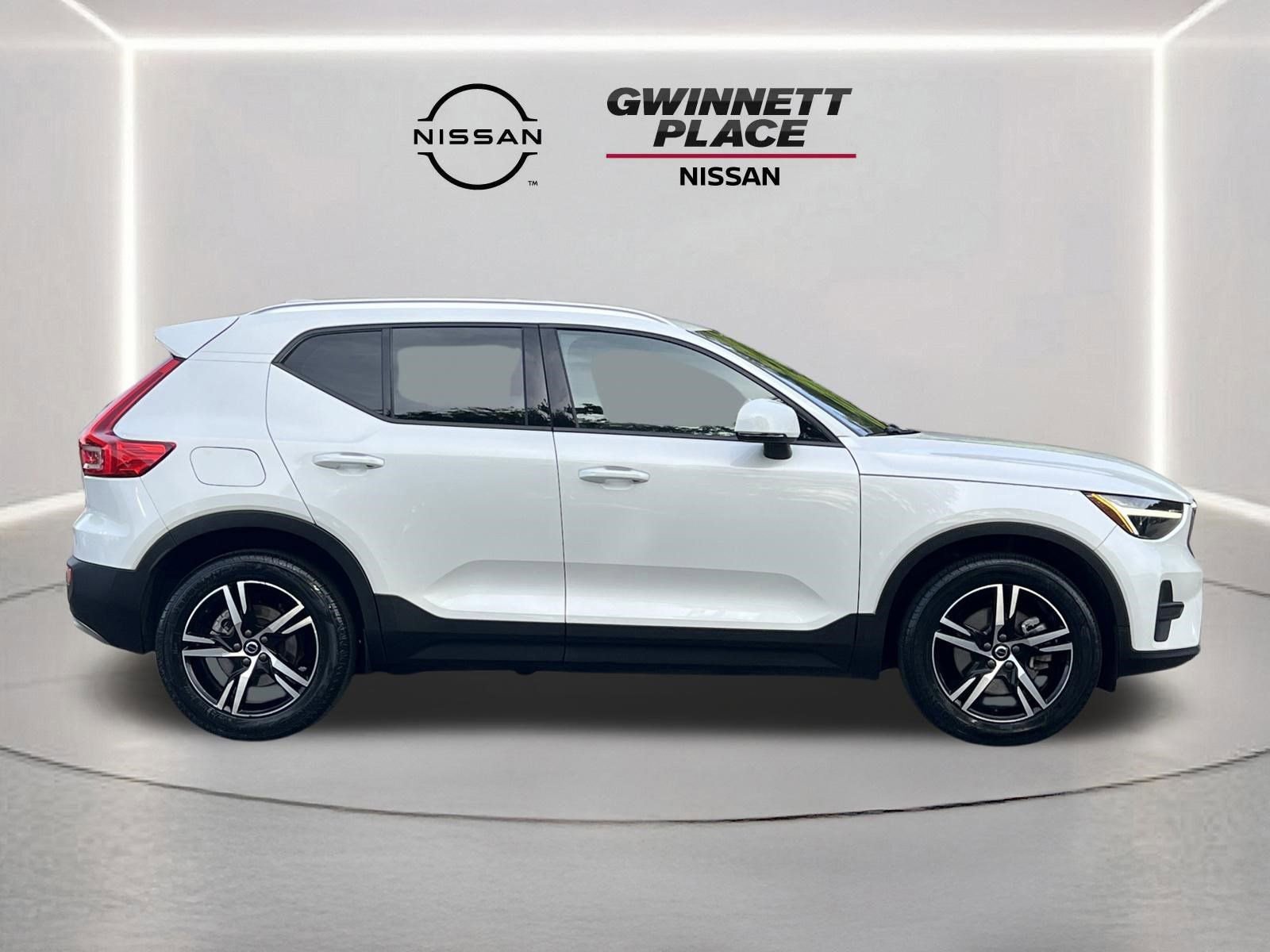 Used 2023 Volvo XC40 B5 Core AWD/4WD image 26