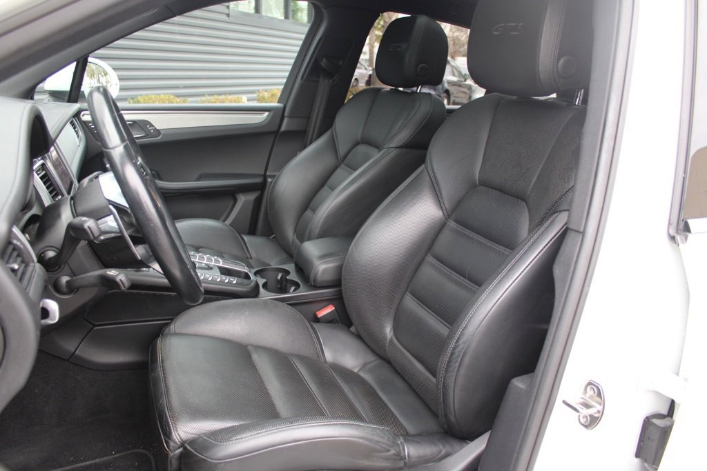 Certified 2017 Porsche Macan GTS image 5