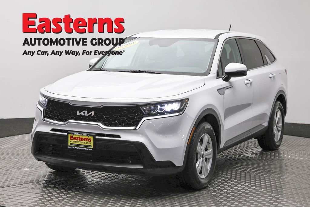 Used 2023 Kia Sorento LX FWD image 1