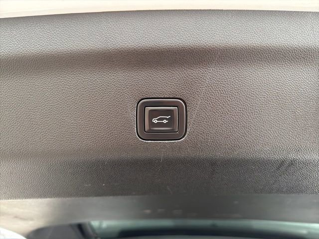 Used 2023 Chevrolet Tahoe Z71 w/ Luxury Package image 18