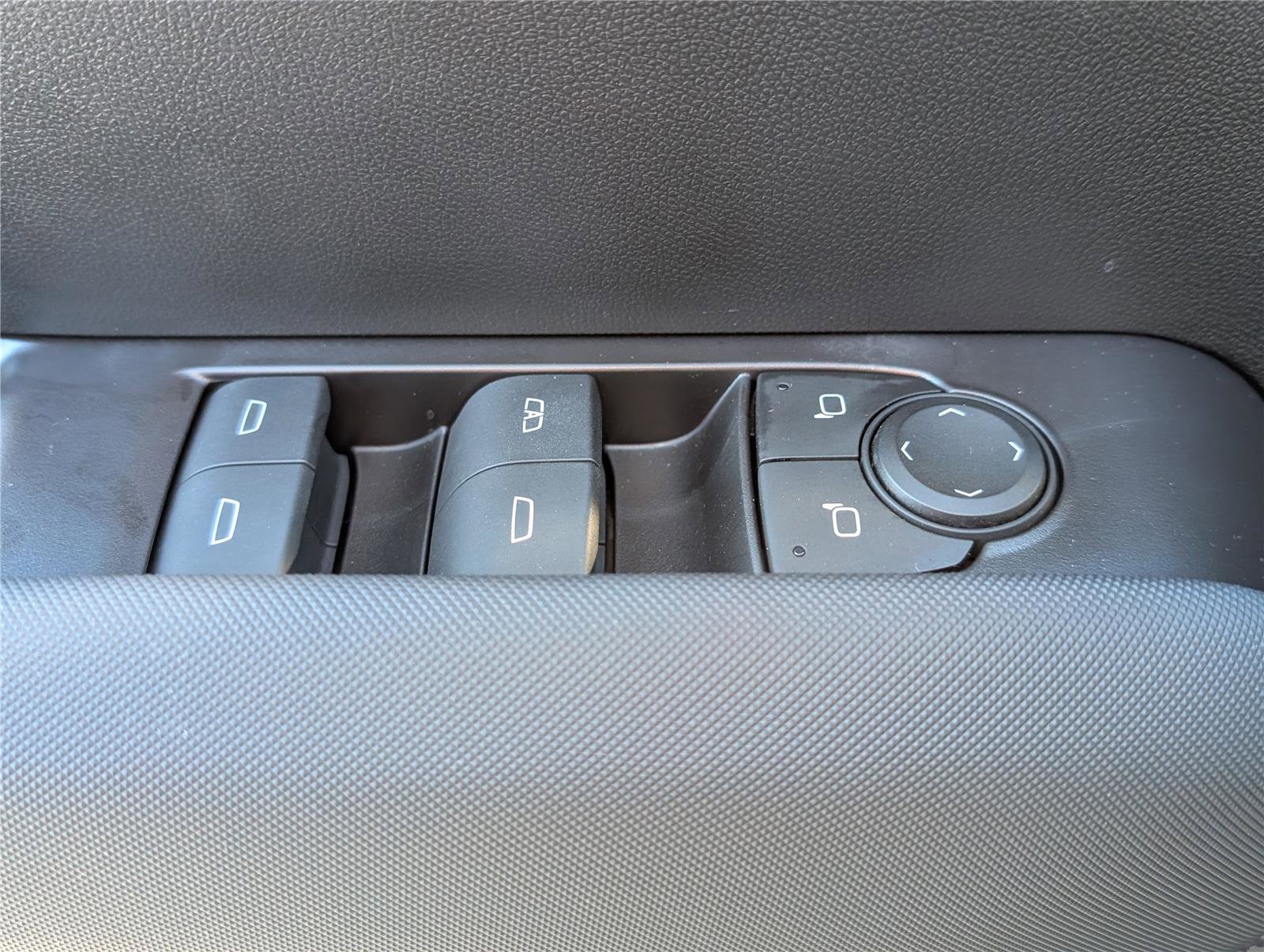 Used 2025 Chevrolet Colorado Z71 w/ Midnight Edition image 19