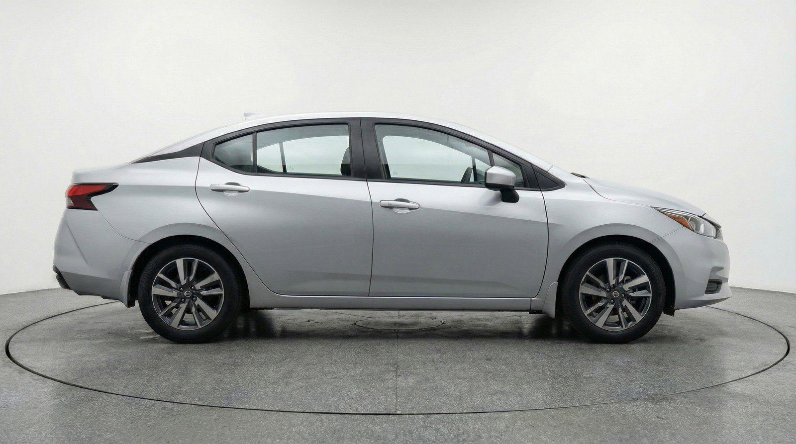 Used 2025 Nissan Versa SV FWD image 9