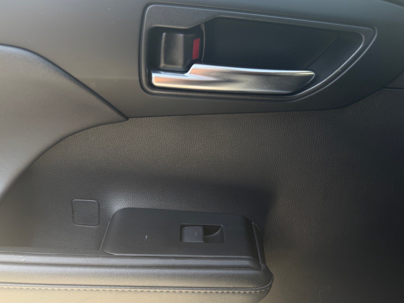 Used 2020 Toyota Highlander XLE FWD image 15