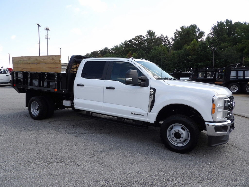 Used 2023 Ford F350 XL w/ Snow Plow Prep Package AWD/4WD image 22