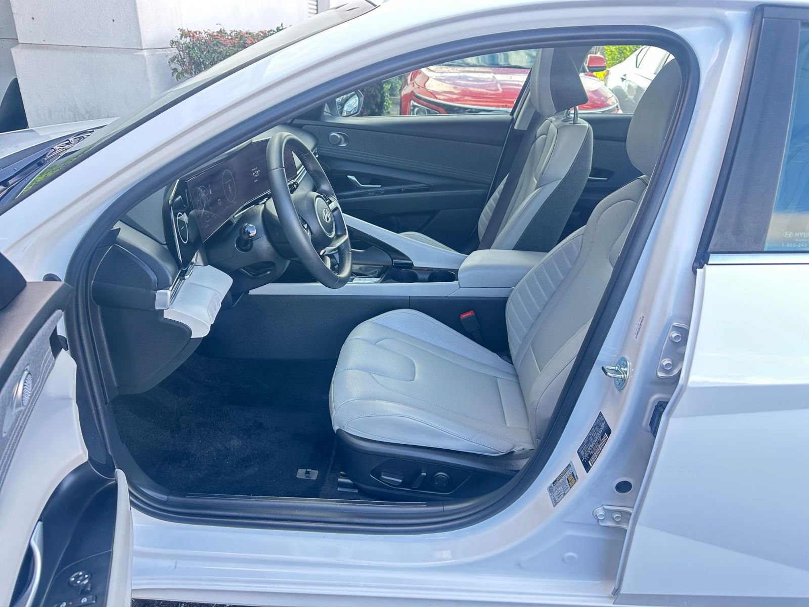 Used 2025 Hyundai Elantra Limited image 28