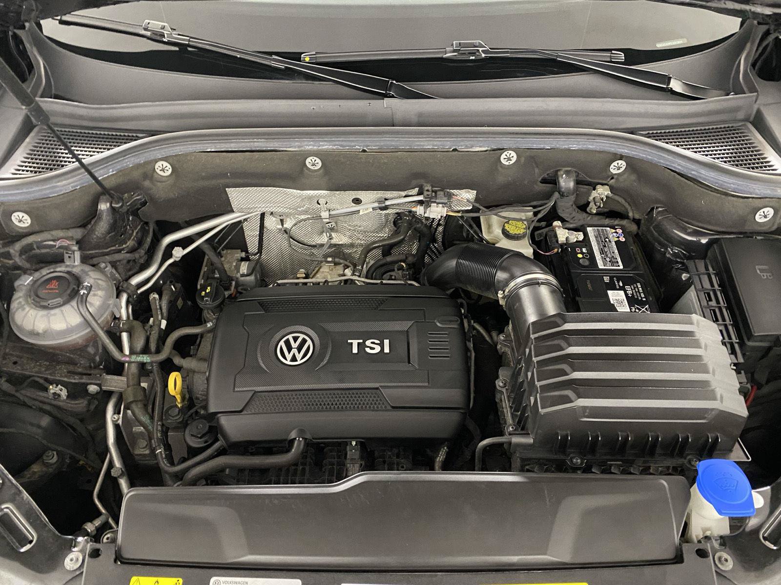 Used 2023 Volkswagen Atlas Cross Sport SEL R-Line AWD/4WD image 27