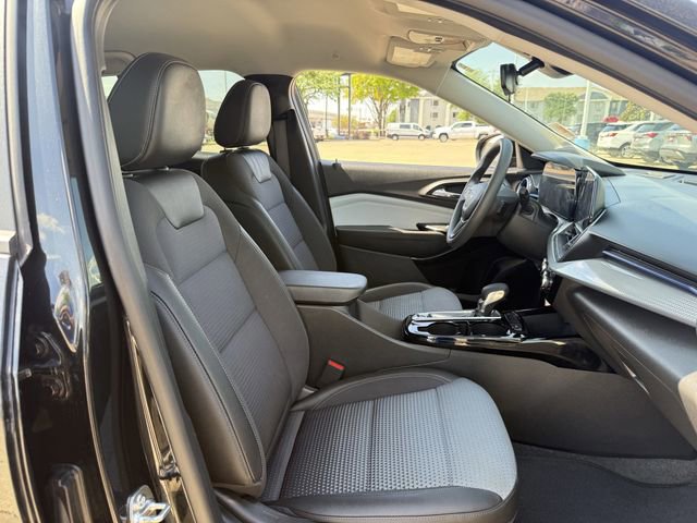 Certified 2025 Chevrolet Trax LT FWD image 31