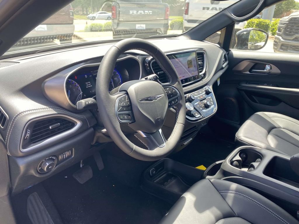 New 2026 Chrysler Pacifica Select FWD image 21