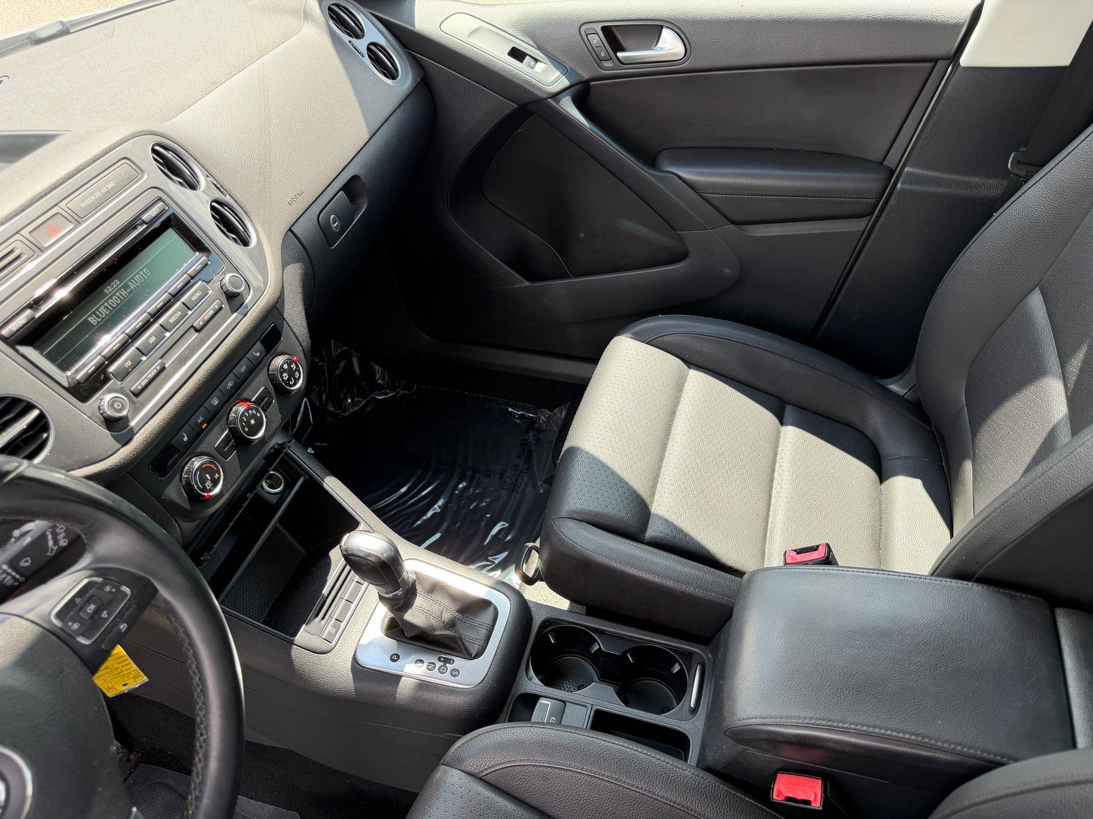 Used 2014 Volkswagen Tiguan SE FWD image 22