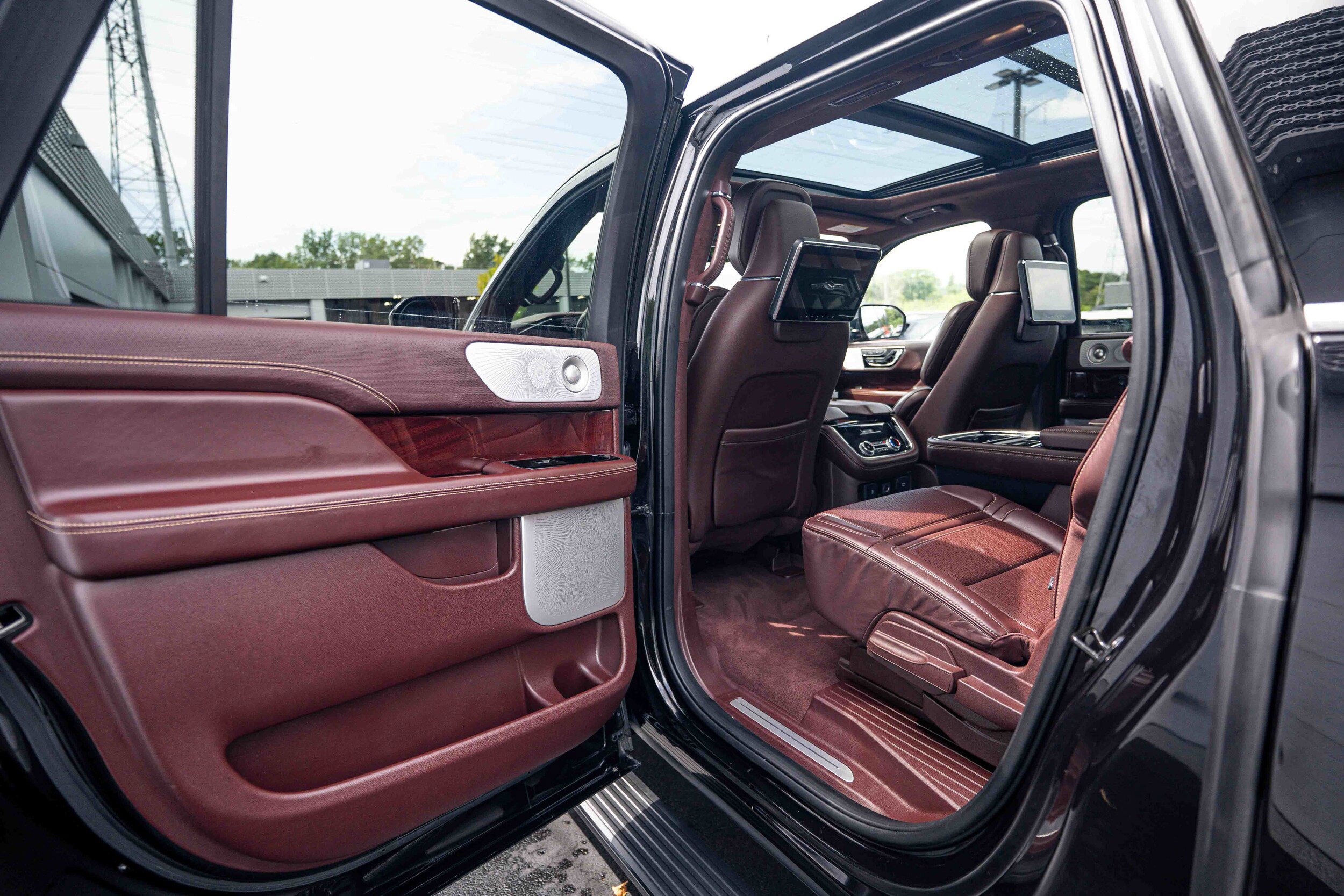 Used 2021 Lincoln Navigator L Black Label w/ Cargo Convenience Package AWD/4WD image 14