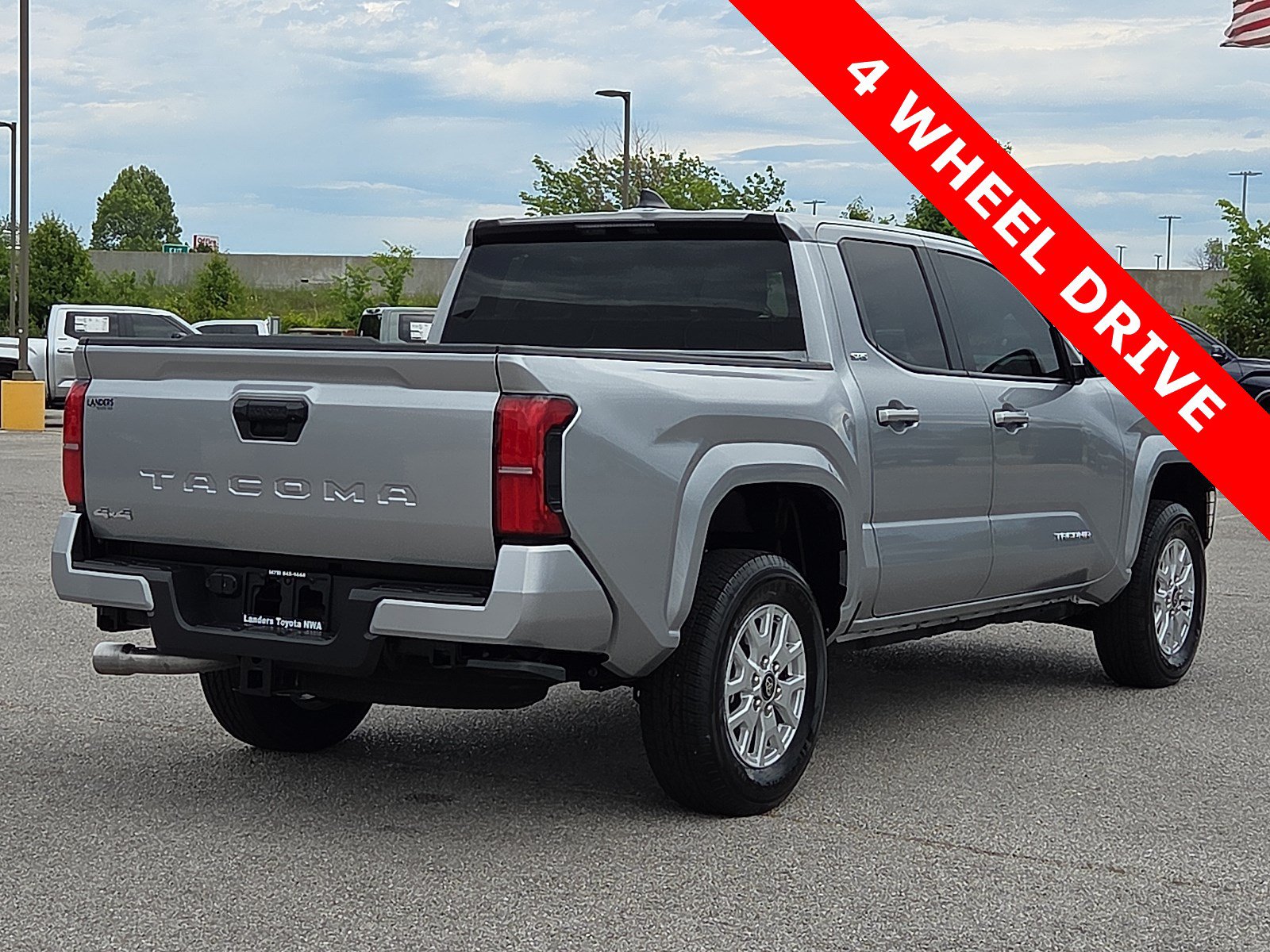 Used 2025 Toyota Tacoma SR5 AWD/4WD image 5