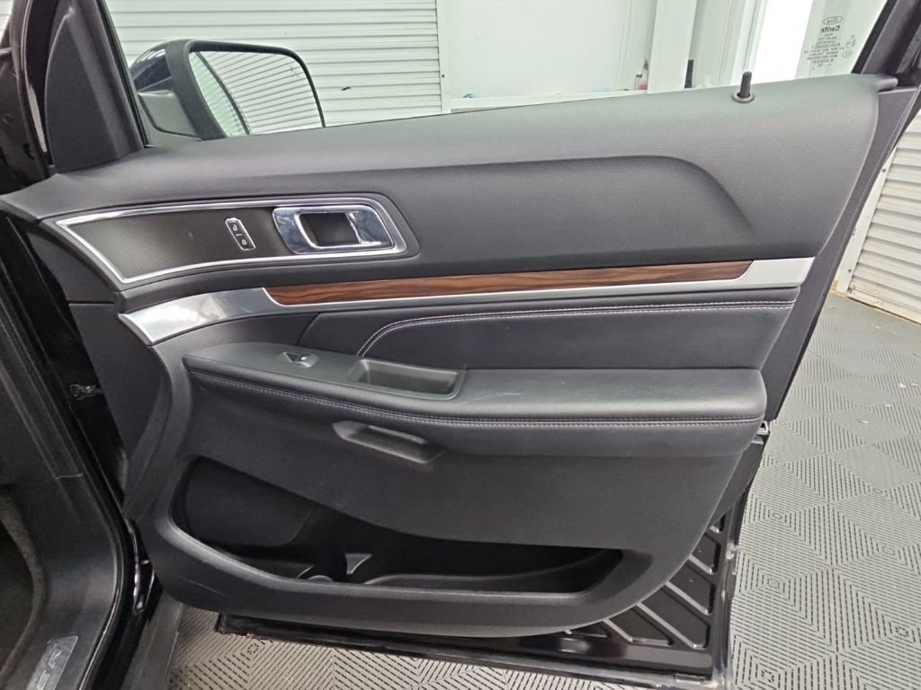 Used 2018 Ford Explorer Limited w/ Equipment Group 301A AWD/4WD image 44