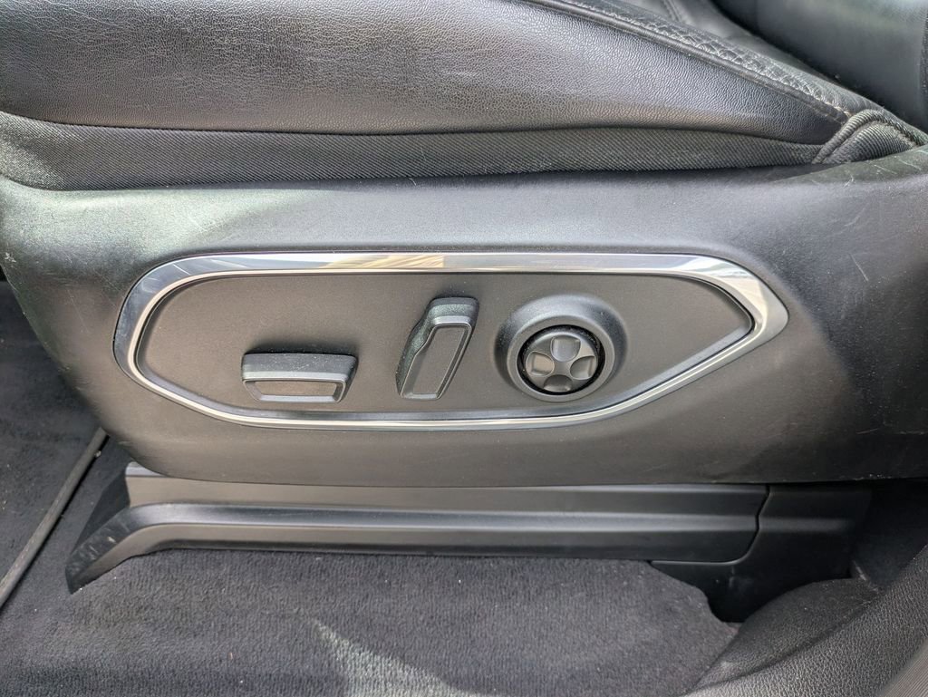 Used 2024 Jeep Wagoneer Series II w/ Flexible Seating Group image 14