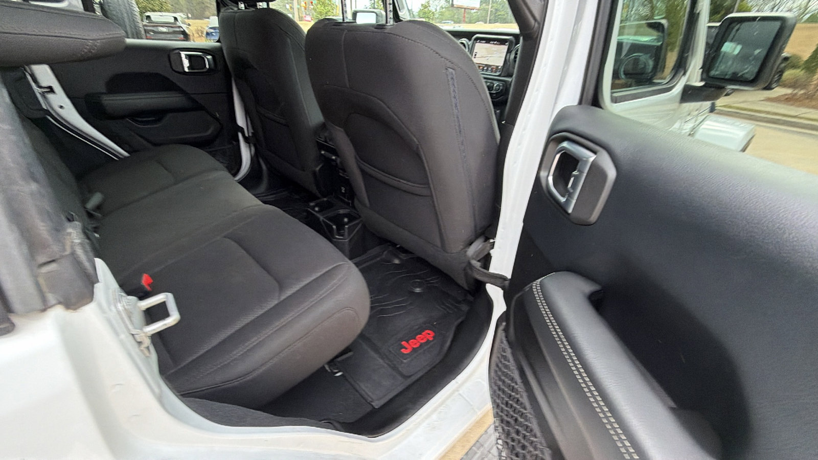 Used 2018 Jeep Wrangler Unlimited Sahara AWD/4WD image 20