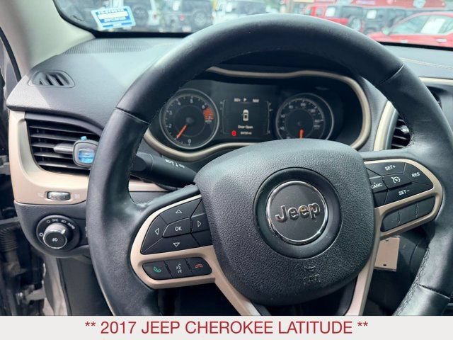 Used 2017 Jeep Cherokee Latitude AWD/4WD image 12