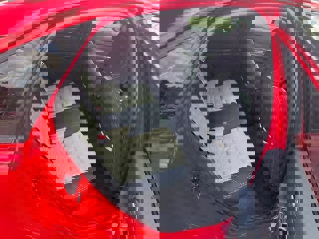 Used 2010 Volvo S40 T5 R-Design image 12