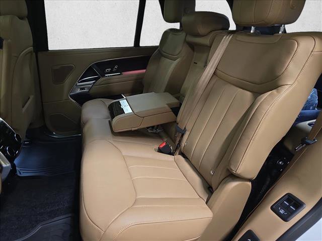 New 2025 Land Rover Range Rover Long Wheelbase SE image 16