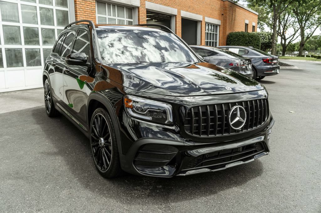 Used 2023 Mercedes-Benz GLB 35 AMG 4MATIC w/ AMG Night Package Plus image 4
